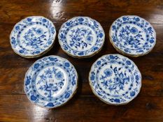 FOURTEEN MEISSEN ONION PATTERN PLATES, ALL WITH CROSSED SWORD MARK, Dia.21cms.