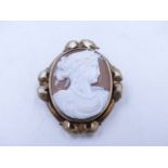 A LATE 19th CENTURY OVAL PORTRAIT CAMEO DEPICTING A CLASSICAL MUSE. MEASURMENTS 4cms X 3cms.