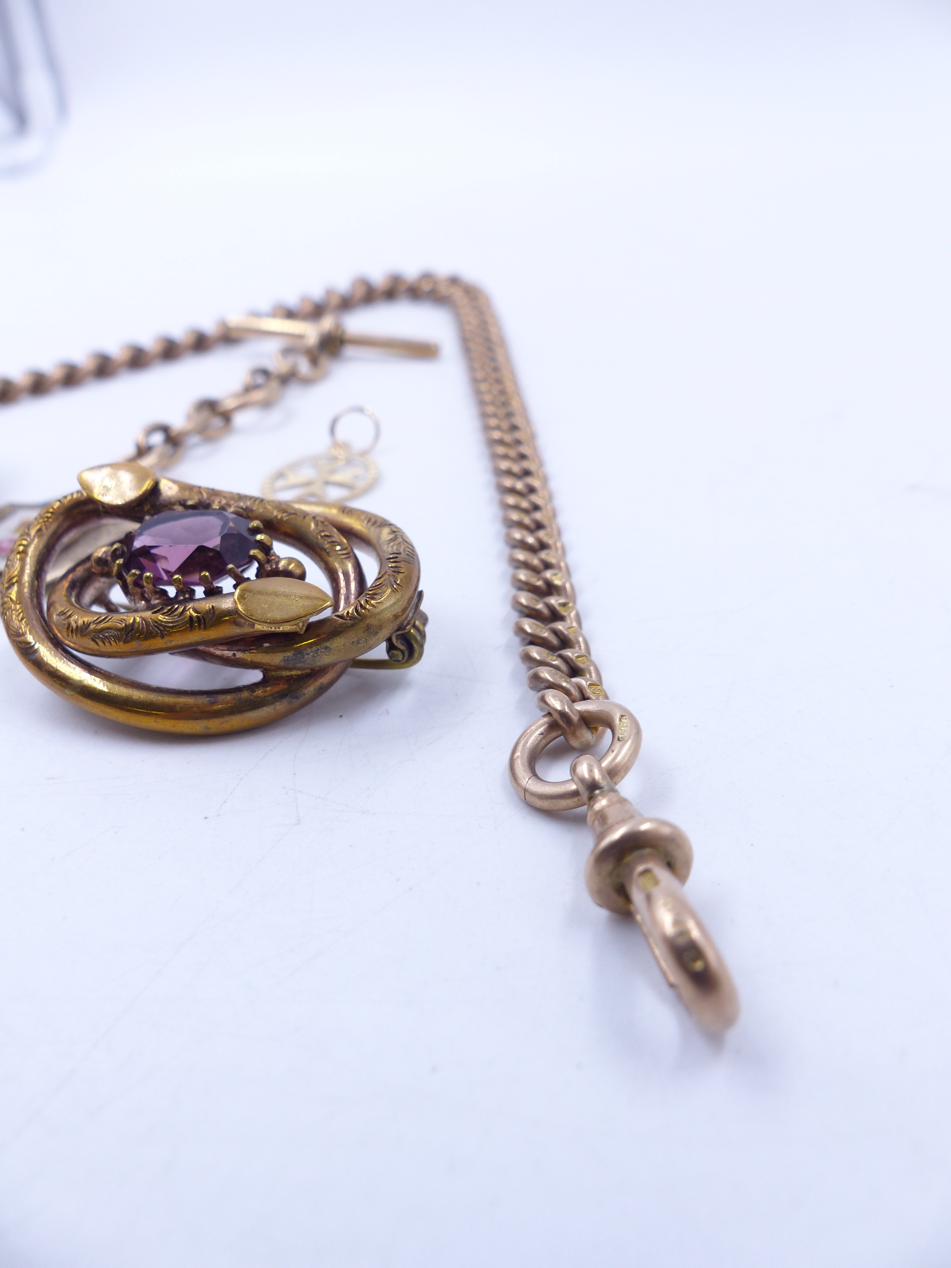 A VICTORIAN OLD GOLD GRADUATED CURB WATCH CHAIN COMPLETE WITH T-BAR AND FITTED AT ONE END WITH A - Image 9 of 18