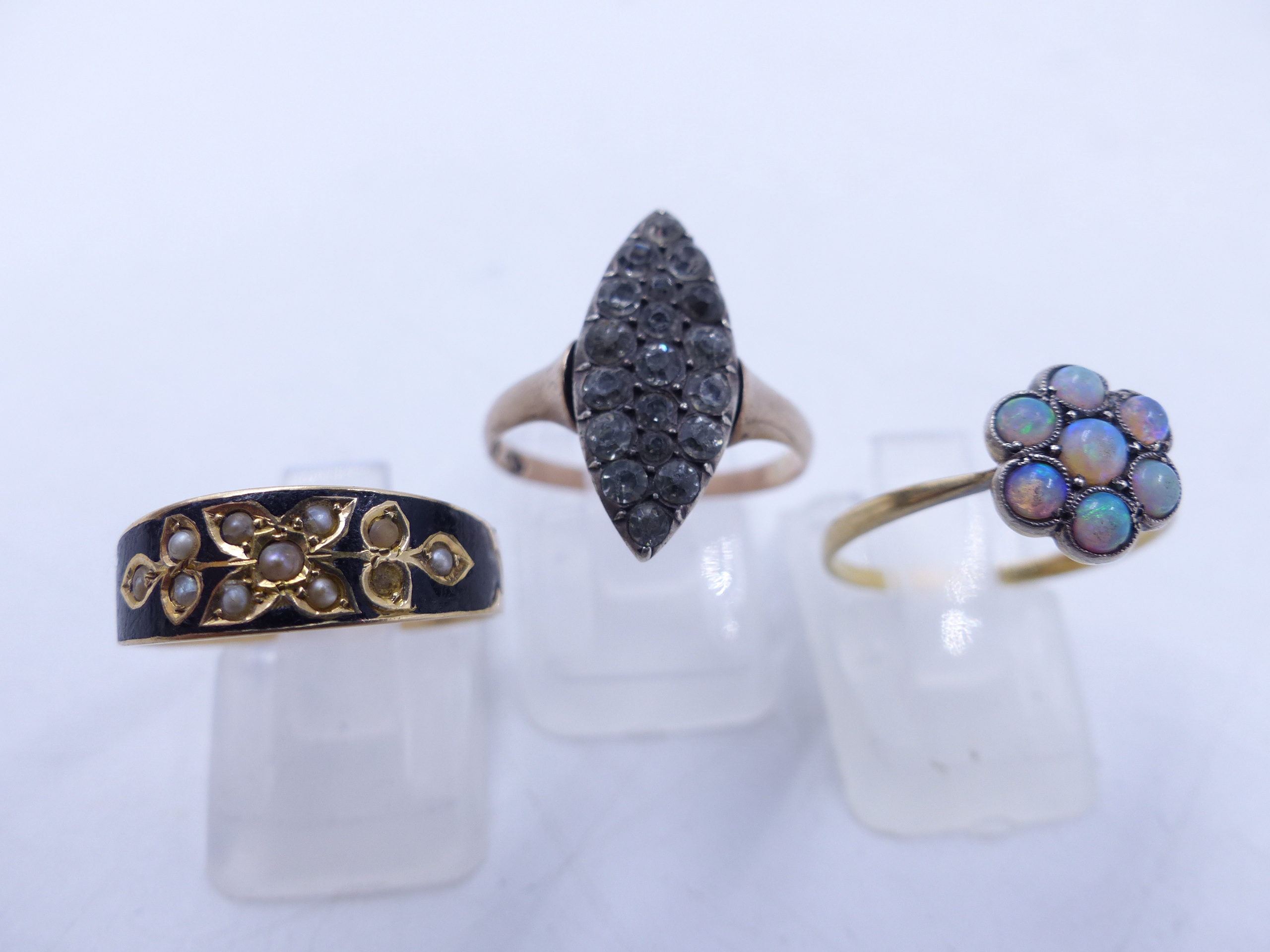 A COLLECTION OF EARLY JEWELLERY TO INCLUDE AN 18ct STAMPED OPAL CLUSTER RING, A 9ct STAMPED - Image 17 of 17