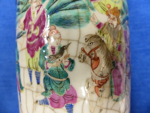 A PAIR OF CHINESE FAMILLE ROSE WARRIOR DECORATED CRACKLE GLAZE VASES WITH APPLIED DRAGON COLLARS AND - Image 39 of 48
