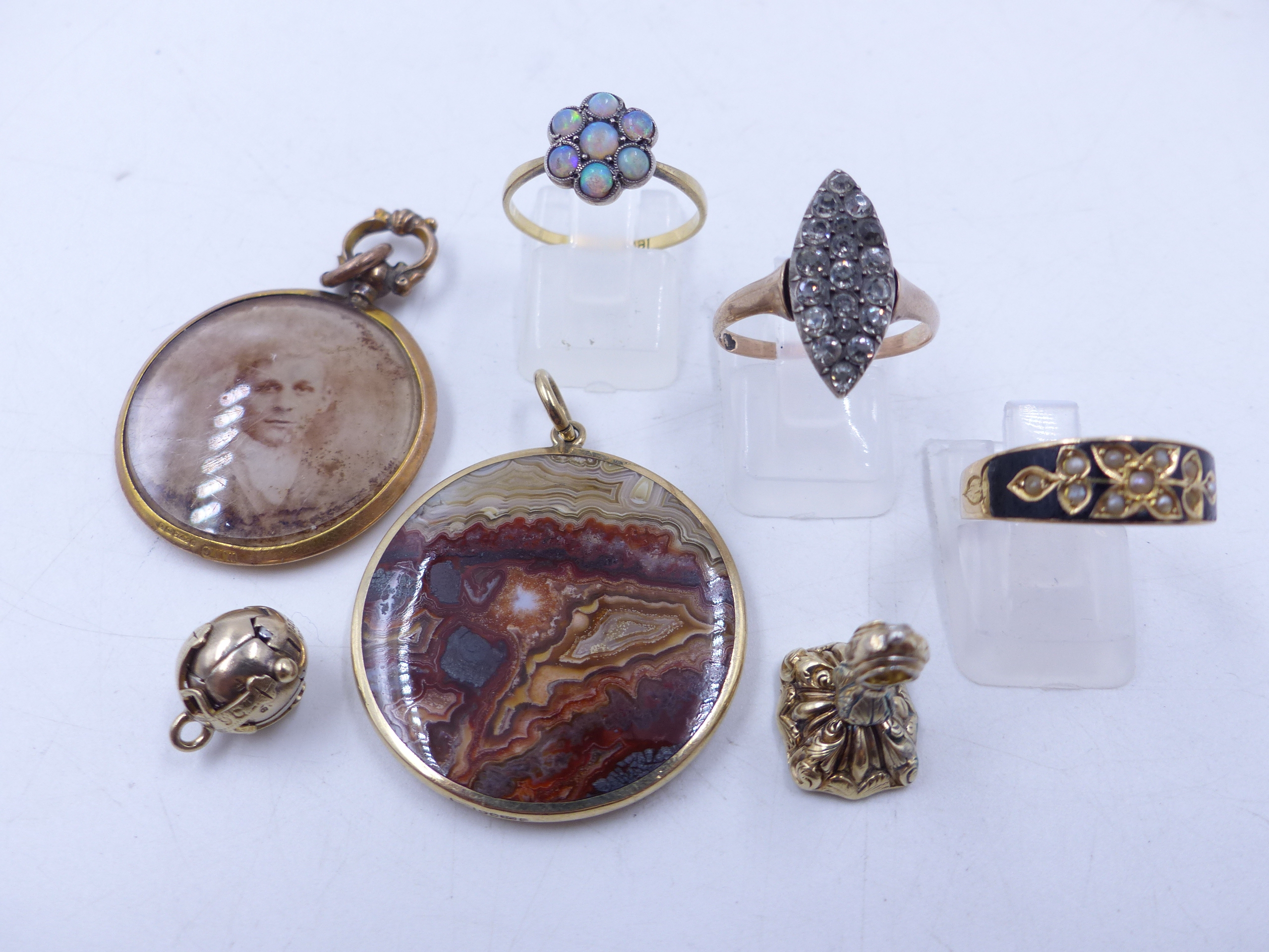 A COLLECTION OF EARLY JEWELLERY TO INCLUDE AN 18ct STAMPED OPAL CLUSTER RING, A 9ct STAMPED - Image 4 of 17