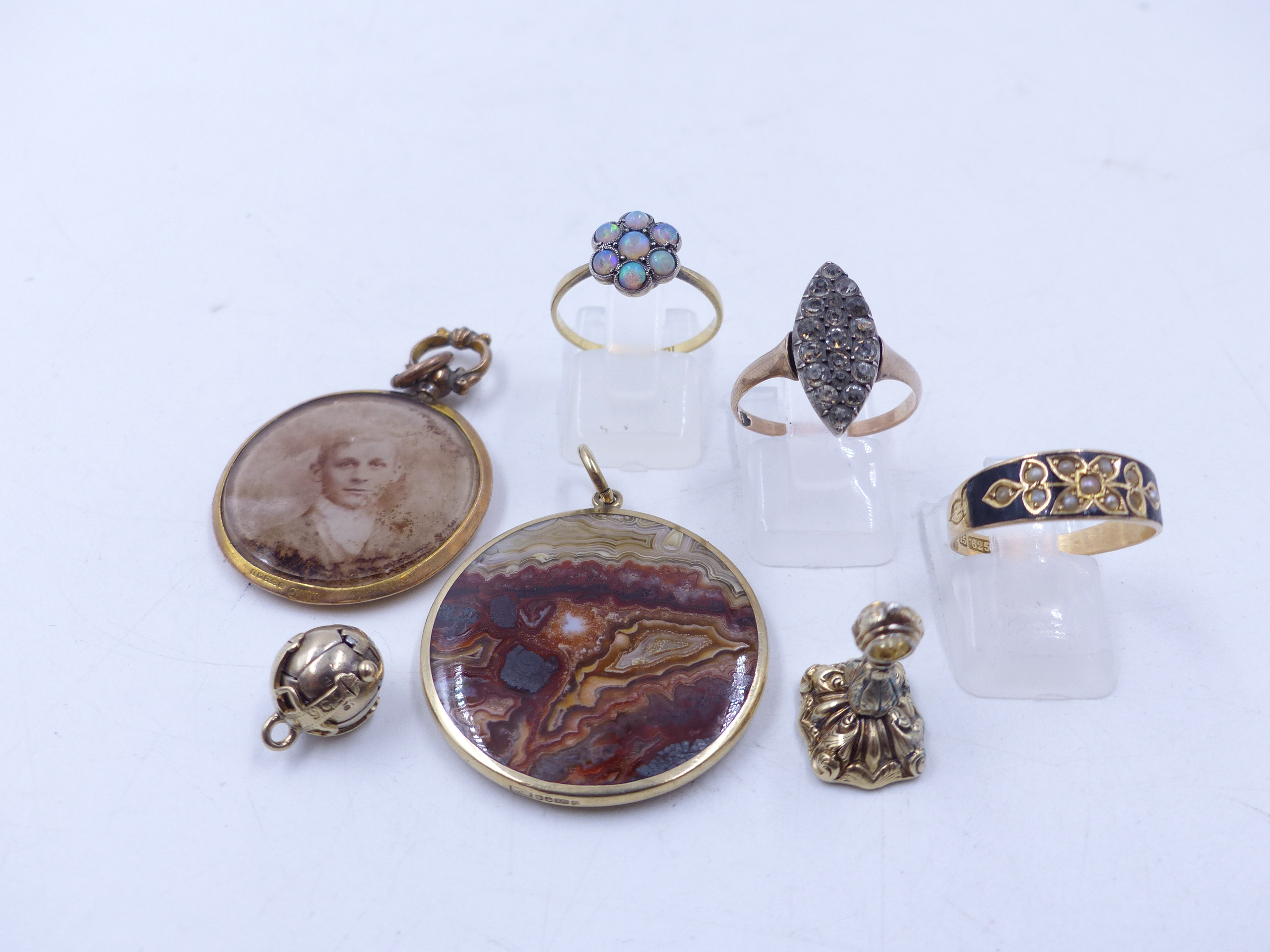 A COLLECTION OF EARLY JEWELLERY TO INCLUDE AN 18ct STAMPED OPAL CLUSTER RING, A 9ct STAMPED