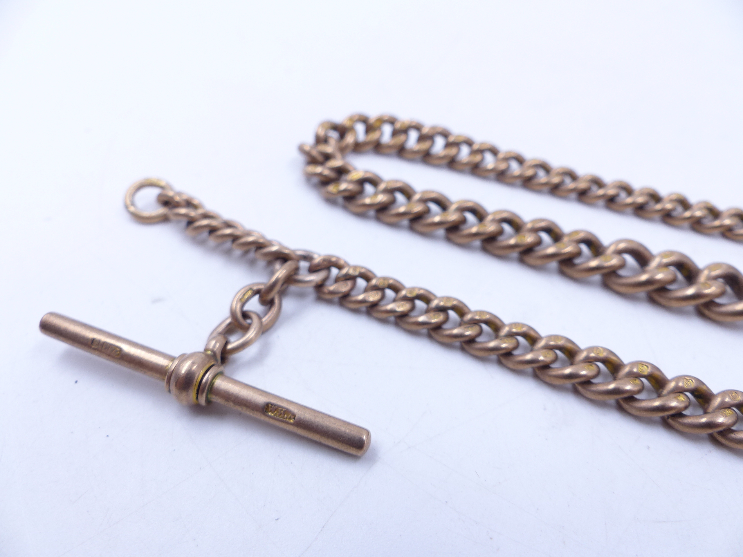 A VICTORIAN OLD GOLD GRADUATED CURB WATCH CHAIN COMPLETE WITH T-BAR AND FITTED AT ONE END WITH A - Image 13 of 18