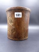 A CHINESE CARVED AND GILT DECORATED HARDWOOD BRUSHPOT WITH FIGURAL DECORATION AND EXTENSIVE