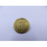 A 1789 GEORGE III FULL SPADE GUINEA GOLD COIN.