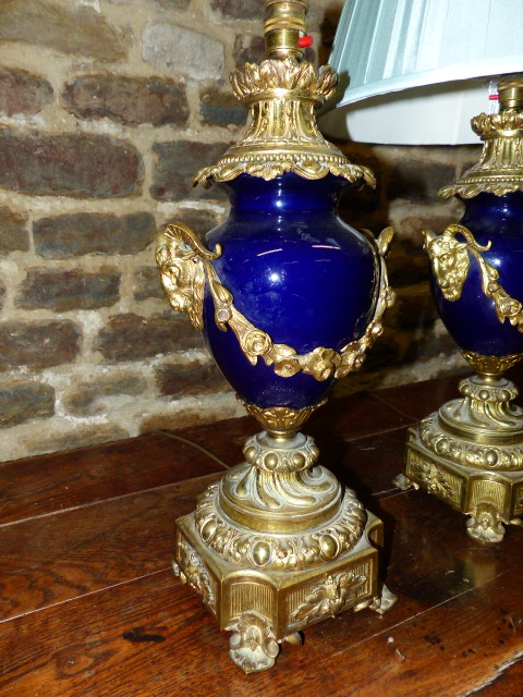 A PAIR OF ANTIQUE FRENCH ORMOLU MOUNTED VASES ADAPTED TO TABLE LAMPS WITH RAM'S HEAD HANDLES AND - Image 2 of 11