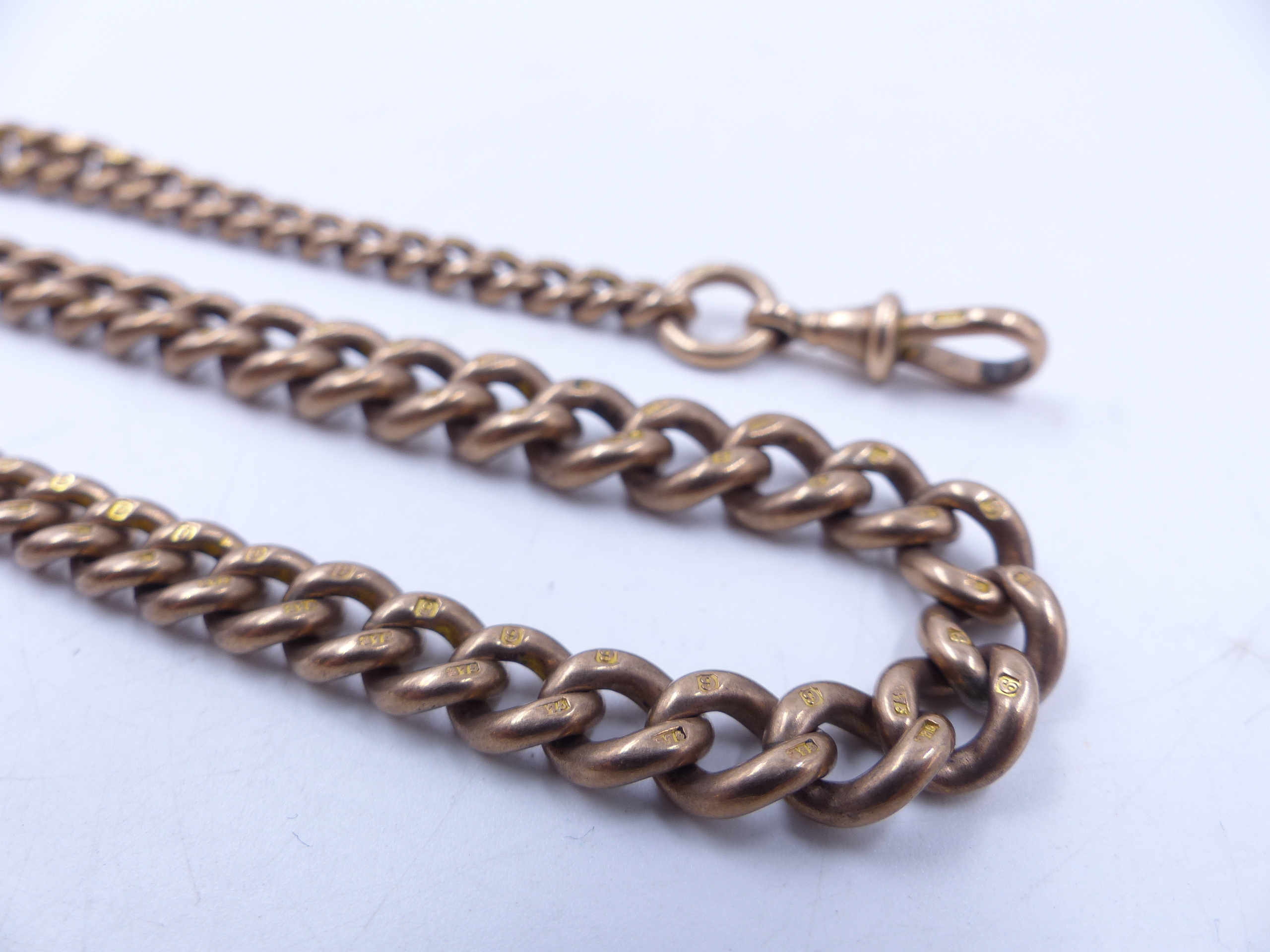 A VICTORIAN OLD GOLD GRADUATED CURB WATCH CHAIN COMPLETE WITH T-BAR AND FITTED AT ONE END WITH A - Image 12 of 18