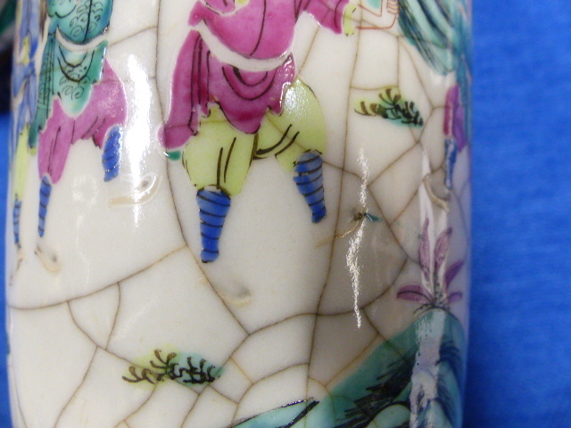 A PAIR OF CHINESE FAMILLE ROSE WARRIOR DECORATED CRACKLE GLAZE VASES WITH APPLIED DRAGON COLLARS AND - Image 19 of 48