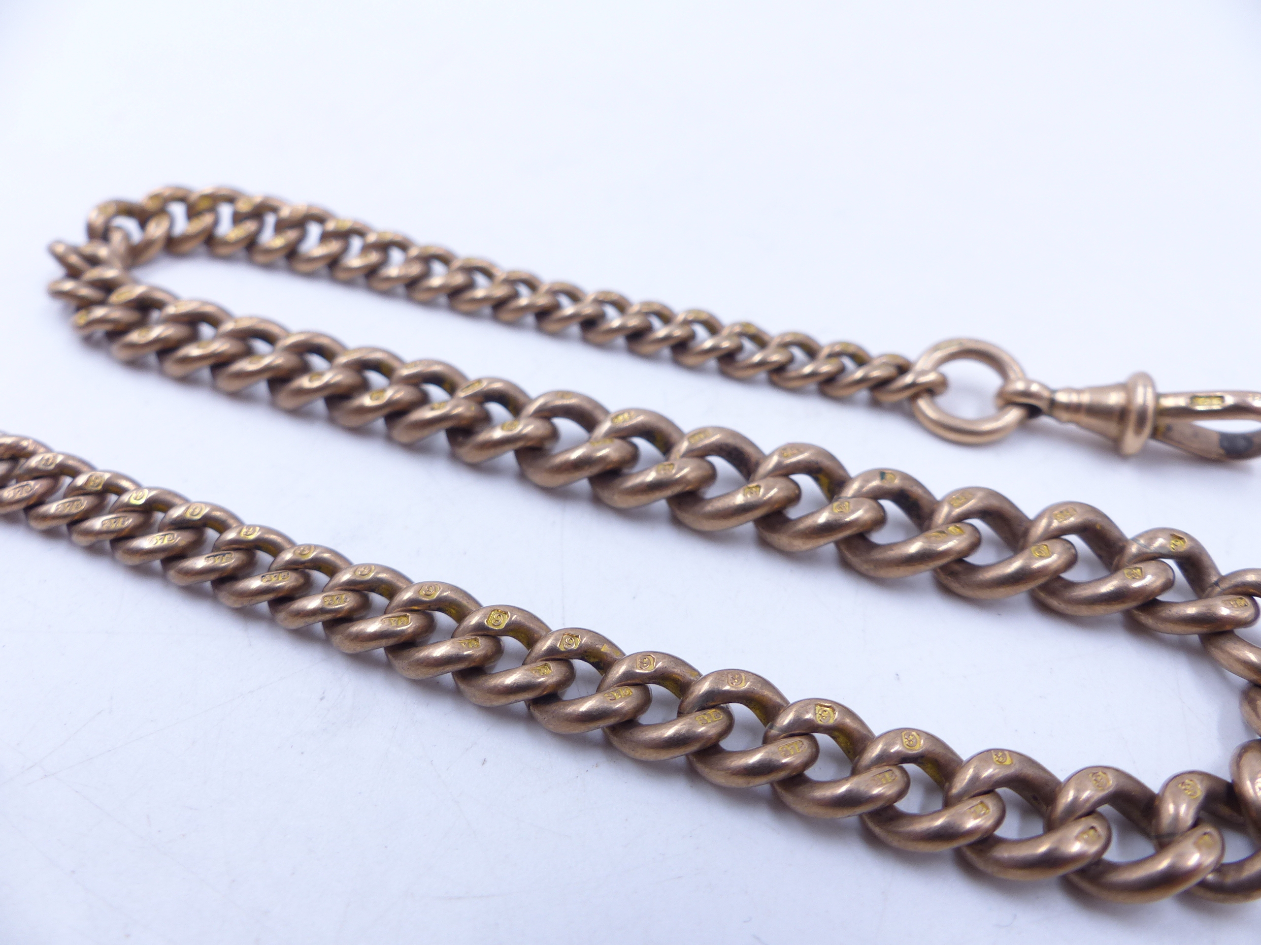 A VICTORIAN OLD GOLD GRADUATED CURB WATCH CHAIN COMPLETE WITH T-BAR AND FITTED AT ONE END WITH A - Image 14 of 18
