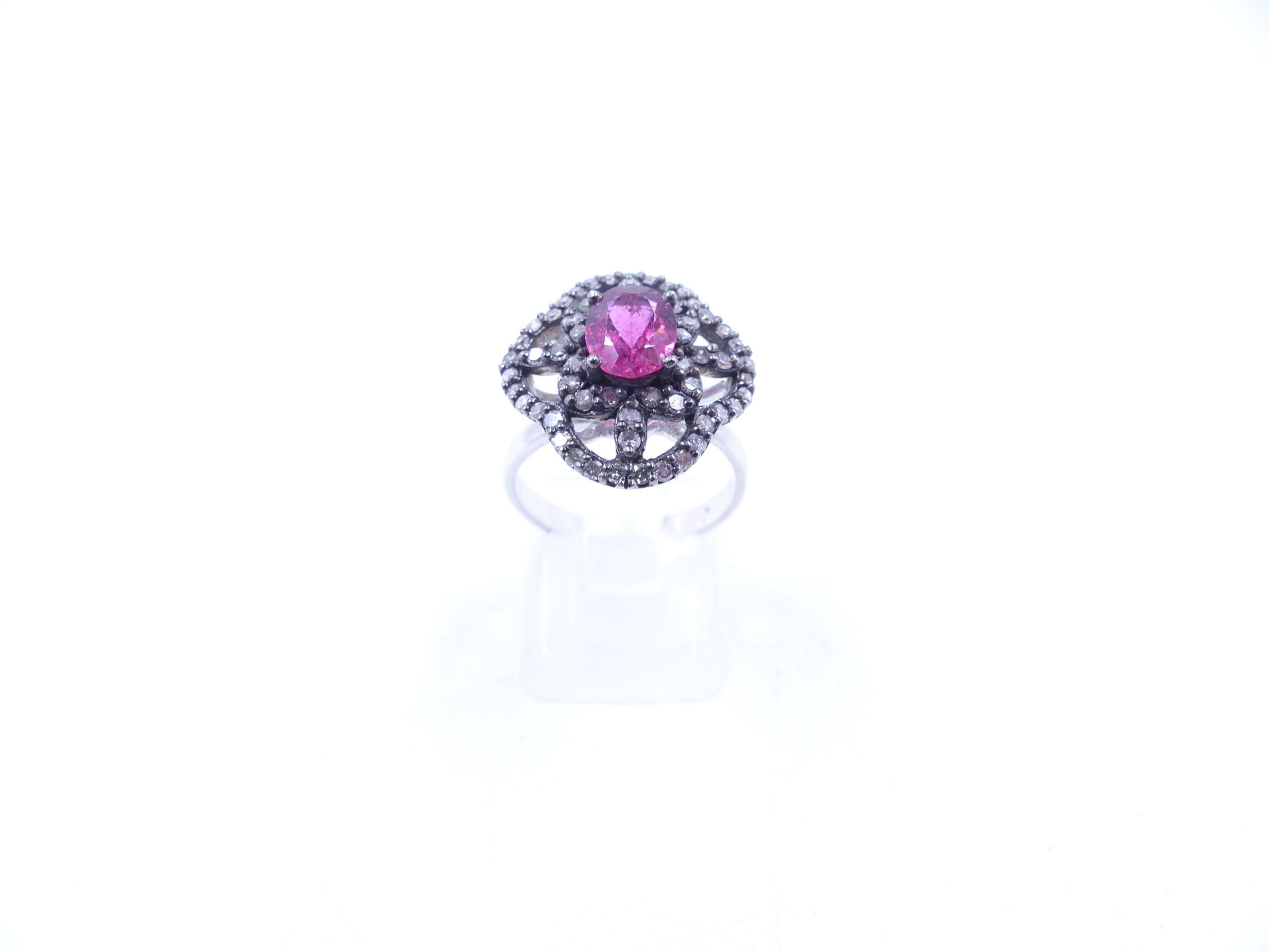 A PINK TOURMALINE AND DIAMOND OPEN WORK FILIGREE RING SET IN A WHITE METAL MOUNT,THE CENTRAL PINK - Image 14 of 17