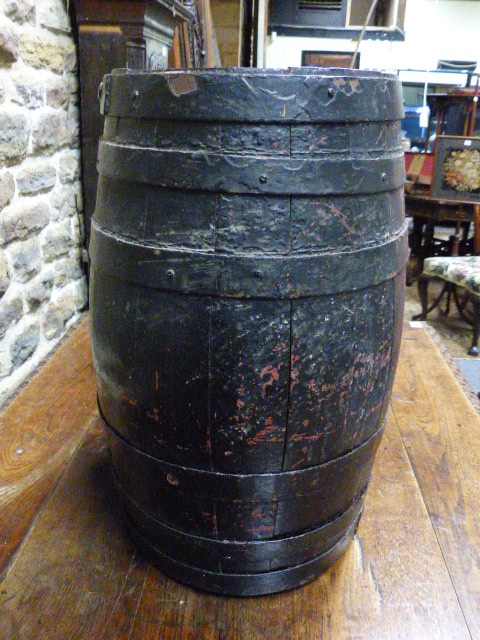 A 19th.C.COOPERED BARREL WITH PERIOD PAINTED ROYAL ARMORIAL. H.53cms. - Image 10 of 11