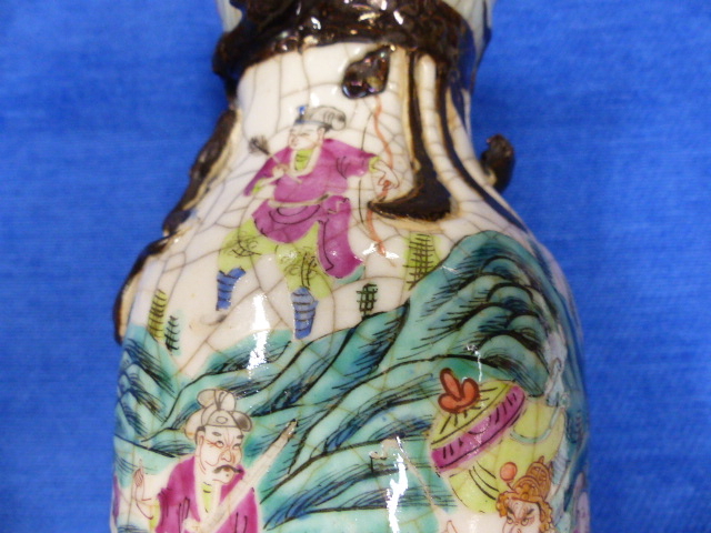 A PAIR OF CHINESE FAMILLE ROSE WARRIOR DECORATED CRACKLE GLAZE VASES WITH APPLIED DRAGON COLLARS AND - Image 38 of 48