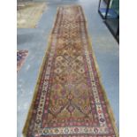 AN ANTIQUE PERSIAN SERAB RUNNER. 500 x 111cms