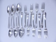 A SELECTION OF GEORGIAN SILVER MONOGRAM ENGRAVED CUTLERY, DATED 1800-1804. GROSS WEIGHT 888grms.