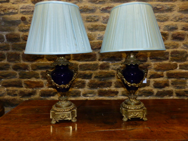 A PAIR OF ANTIQUE FRENCH ORMOLU MOUNTED VASES ADAPTED TO TABLE LAMPS WITH RAM'S HEAD HANDLES AND - Image 11 of 11