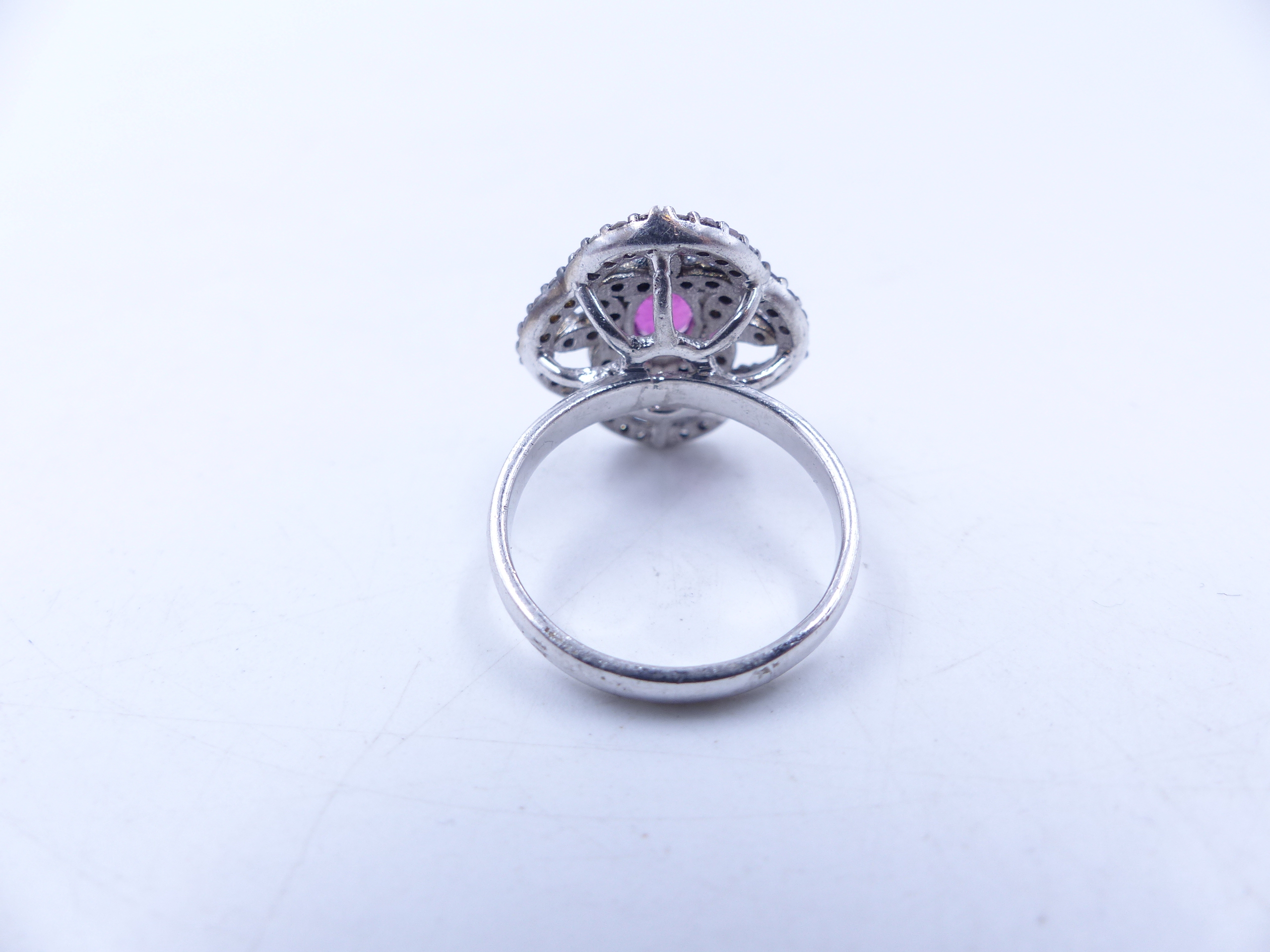 A PINK TOURMALINE AND DIAMOND OPEN WORK FILIGREE RING SET IN A WHITE METAL MOUNT,THE CENTRAL PINK - Image 5 of 17