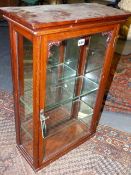 A 19th.C.MAHOGANY TABLE TOP DISPLAY CABINET WITH MIRRORED BACK AND FITTED GLASS SHELVES. W.47 x H.69