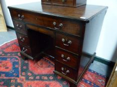 A GEO.III.MAHOGANY KNEEHOLE WRITING DESK WITH LONG FRIEZE DRAWER OVER SIX SIDE DRAWERS AND CENTRAL