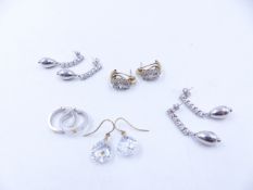 A SELECTION OF EARRINGS TO INCLUDE A PAIR OF 14ct GOLD DROPS, 9ct WHITE GOLD STONE SET DROPS,