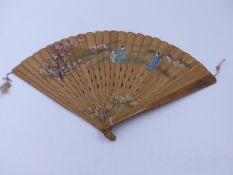 A WOODEN HAND HELD FAN FEATURING A PAINTED ORIENTAL SCENE,EACH SLAT HAS BEEN SIGNED BY 29