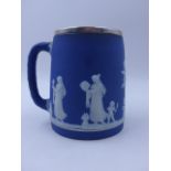 A BLUE JASPER WEDGEWOOD AND ELKINGTON & CO LTD, SILVER RIMMED TANKARD, PRESENTED AS A RIFLE PRIZE TO