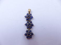 A 9ct YELLOW GOLD TRIPLE CLUSTER SAPPHIRE CABOCHON DROP PENDANT. LENGTH 4.4cms.