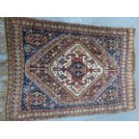 AN ANTIQUE PERSIAN QASHQAI RUG. 142 x 98cms.