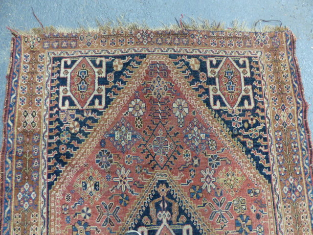 AN ANTIQUE PERSIAN QASHQAI RUG. 192 x 125cms. - Image 5 of 6