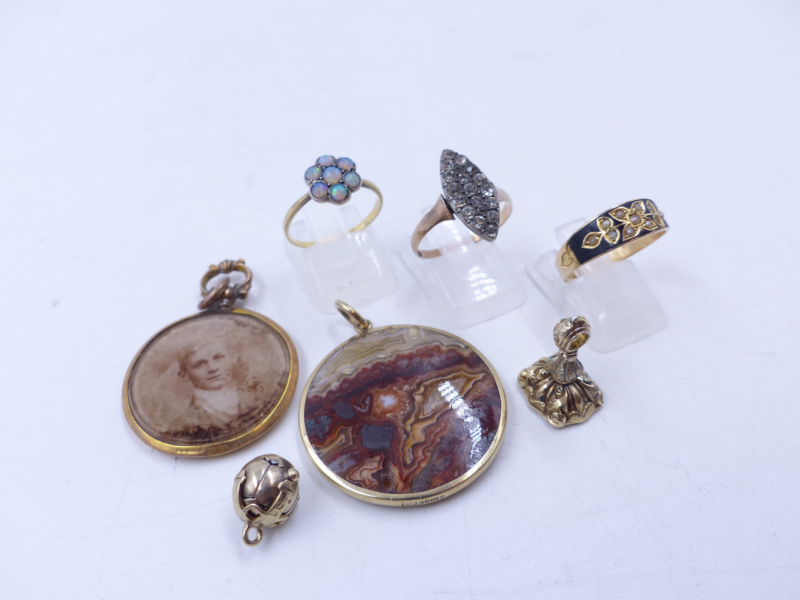 A COLLECTION OF EARLY JEWELLERY TO INCLUDE AN 18ct STAMPED OPAL CLUSTER RING, A 9ct STAMPED - Image 3 of 17