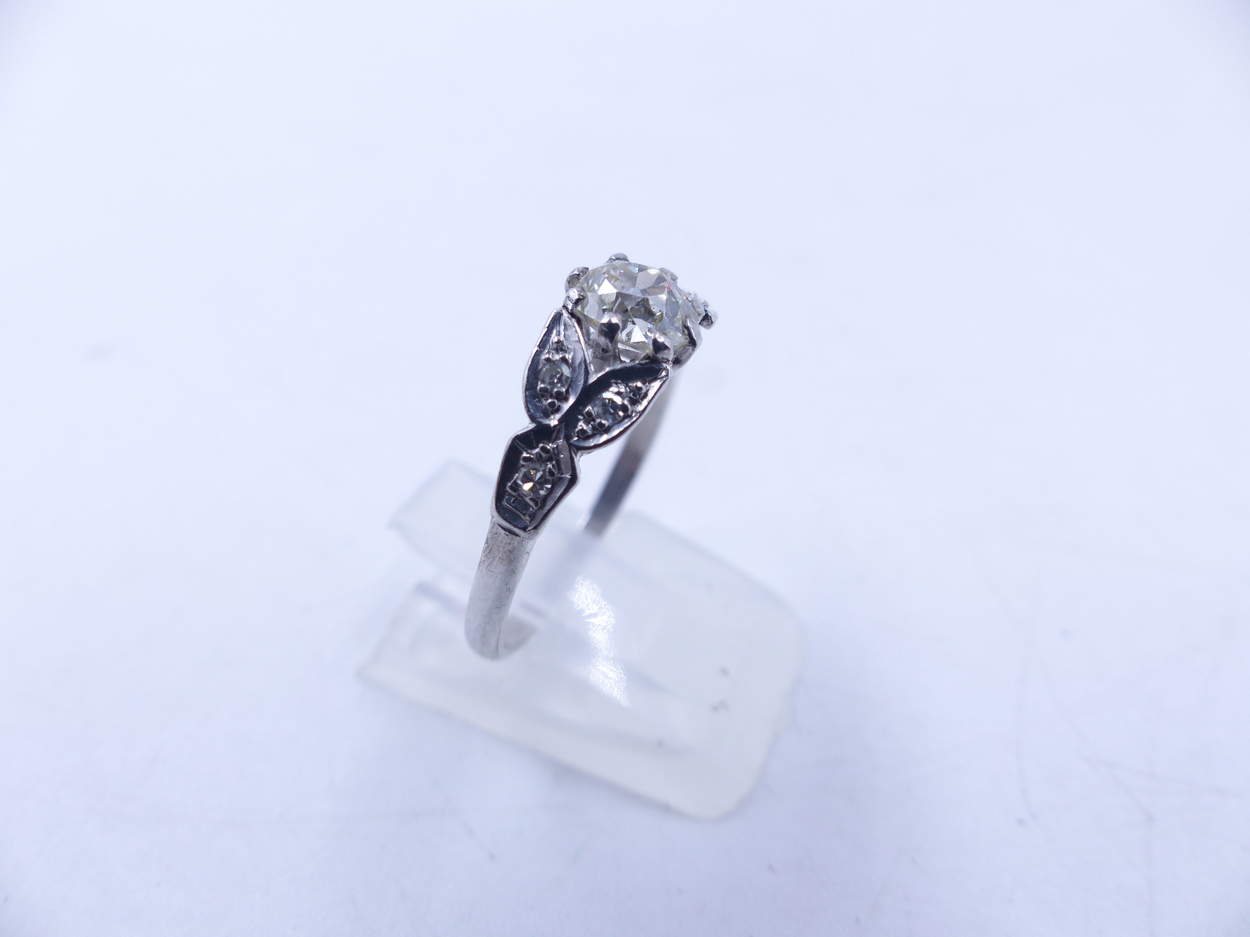 AN 18ct STAMPED OLD CUT DIAMOND RING. THE CENTRAL OLD CUT DIAMOND IS HELD IN AN EIGHT CLAW SETTING - Image 6 of 14