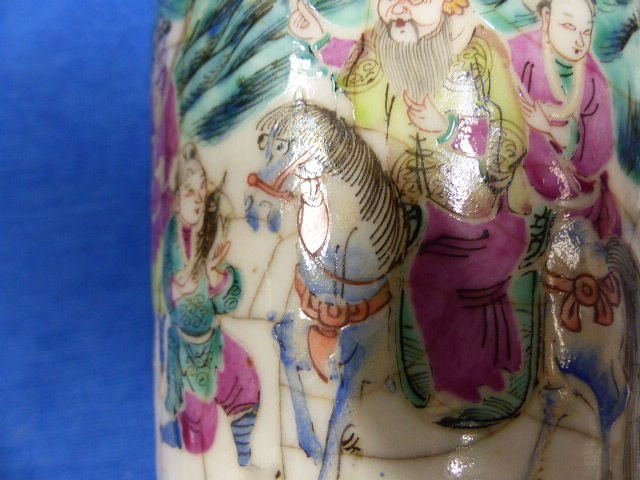 A PAIR OF CHINESE FAMILLE ROSE WARRIOR DECORATED CRACKLE GLAZE VASES WITH APPLIED DRAGON COLLARS AND - Image 23 of 48