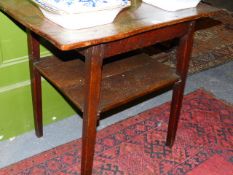 AN 18th.C.COUNTRY ELM SIDE TABLE WITH UNDER TIER ON SQUARE TAPERED LEGS. W.73cms.