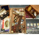 A PAIR OF SILVER HALLMARKED NAPKIN RINGS TOGETHER WITH FIRST DAY STAMPS, CIGARETTE CARDS, POST