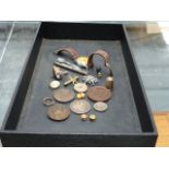 AN AGATE SEAL, A SELECTION OF COINS AND A MINIATURE SILVER COWBOY BOOT, ETC.