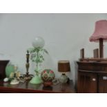 VARIOUS TABLE LAMPS.