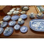 A QTY OF BLUE AND WHITE CHINAWARE.