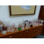 A QTY OF GLASSWARE AND ORNAMENTS.
