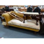 A VICTORIAN CHAISE LONGUE WITH FEATHER CUSHION.