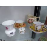 A SELECTION OF PORCELAIN TO INCLUDE ROYAL DOULTON, ROYAL WORCESTER, COALPORT, ETC.