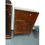 AN EDWARDIAN INLAID MAHOGANY SIDE CABINET.