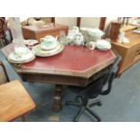 A LARGE VICTORIAN OAK LIBRARY TABLE.