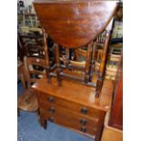 A SMALL OAK CHEST OF DRAWERS AND A SMALL OAK GATELEG TABLE.