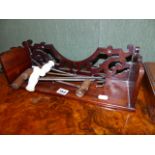 AN EDWARDIAN CARVED MAHOGANY DESK TOP BOOKSTAND TOGETHER WITH AN OAK ADJUSTABLE BOOKSTAND AND TWO