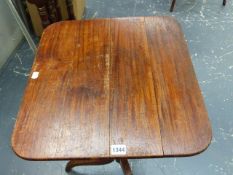 A 19th.C.YEW WOOD AND MAHOGANY TILT TOP TRIPOD LAMP TABLE. 51 x 46 x H.71cms.