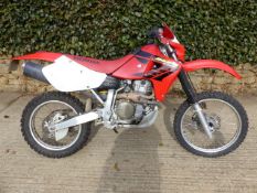 MOTORCYCLE: HONDA XR650R MOTORBIKE. PL03 FTV. (NO DOCUMENTS) AND NEW FRONT AND REAR WHEELS AND