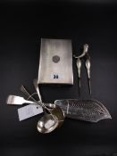 A COLLECTION OF SILVER HALLMARKED TABLEWARE TO INCLUDE A LARGE ART DECO TABLE MATCHBOX COVER DATED