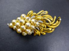 PEARL AND DIAMOND BROOCH. AN IMPRESSIVE YELLOW AND WHITE GOLD (TESTED AS 18ct) DIAMOND AND PEARL
