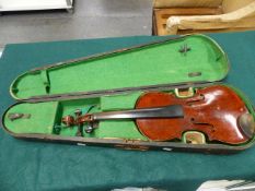 A WOODEN CASED VINTAGE VIOLIN, THE BACK. 36cms.