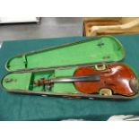 A WOODEN CASED VINTAGE VIOLIN, THE BACK. 36cms.